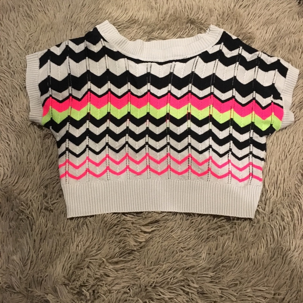 A cropped short sleeve shirt!